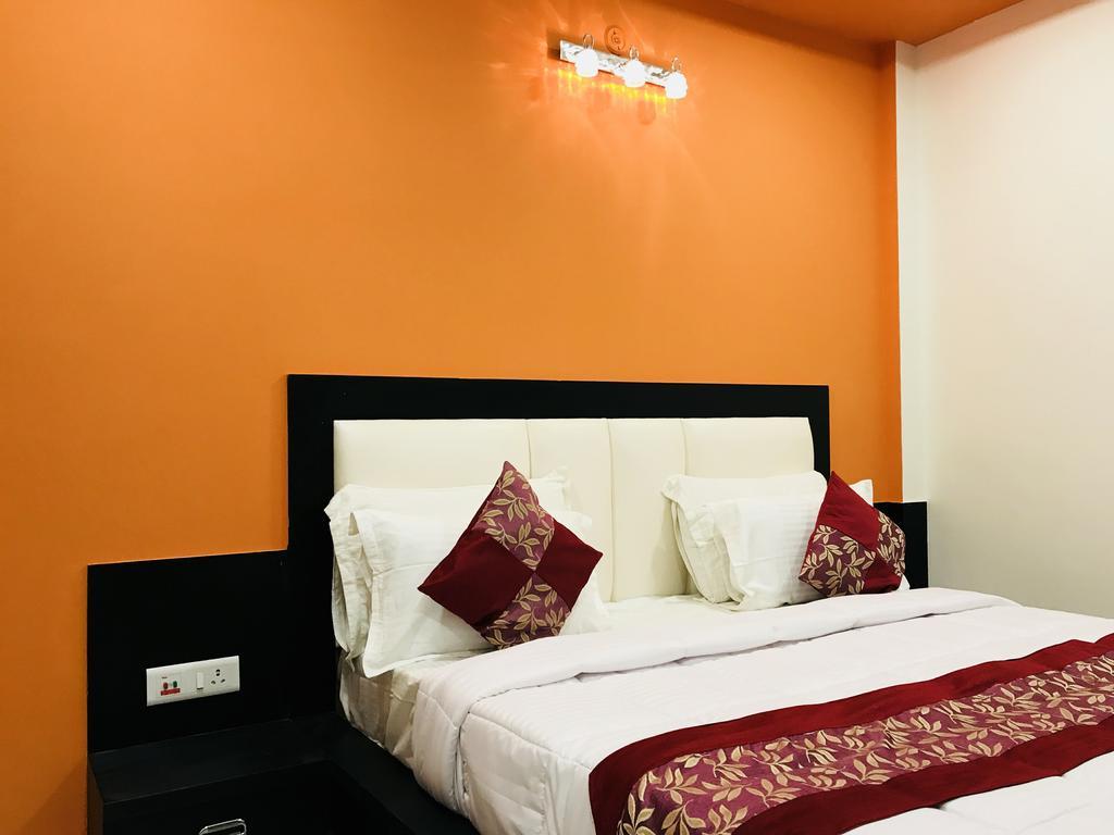 Aaradhya Residency Hotel Agra  Ngoại thất bức ảnh